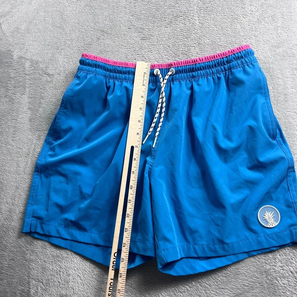 Chubbies Mens Blue Pink Swim Trunks 5.5 Inch Inseam Pineapple Mesh Lined Medium
